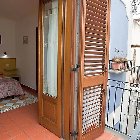 Diana Brown Panzió Lipari